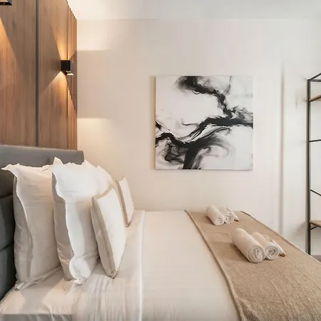 Montparnasse - Premium Family For 5 *