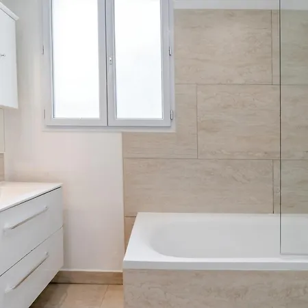 Montparnasse - Premium Family For 5